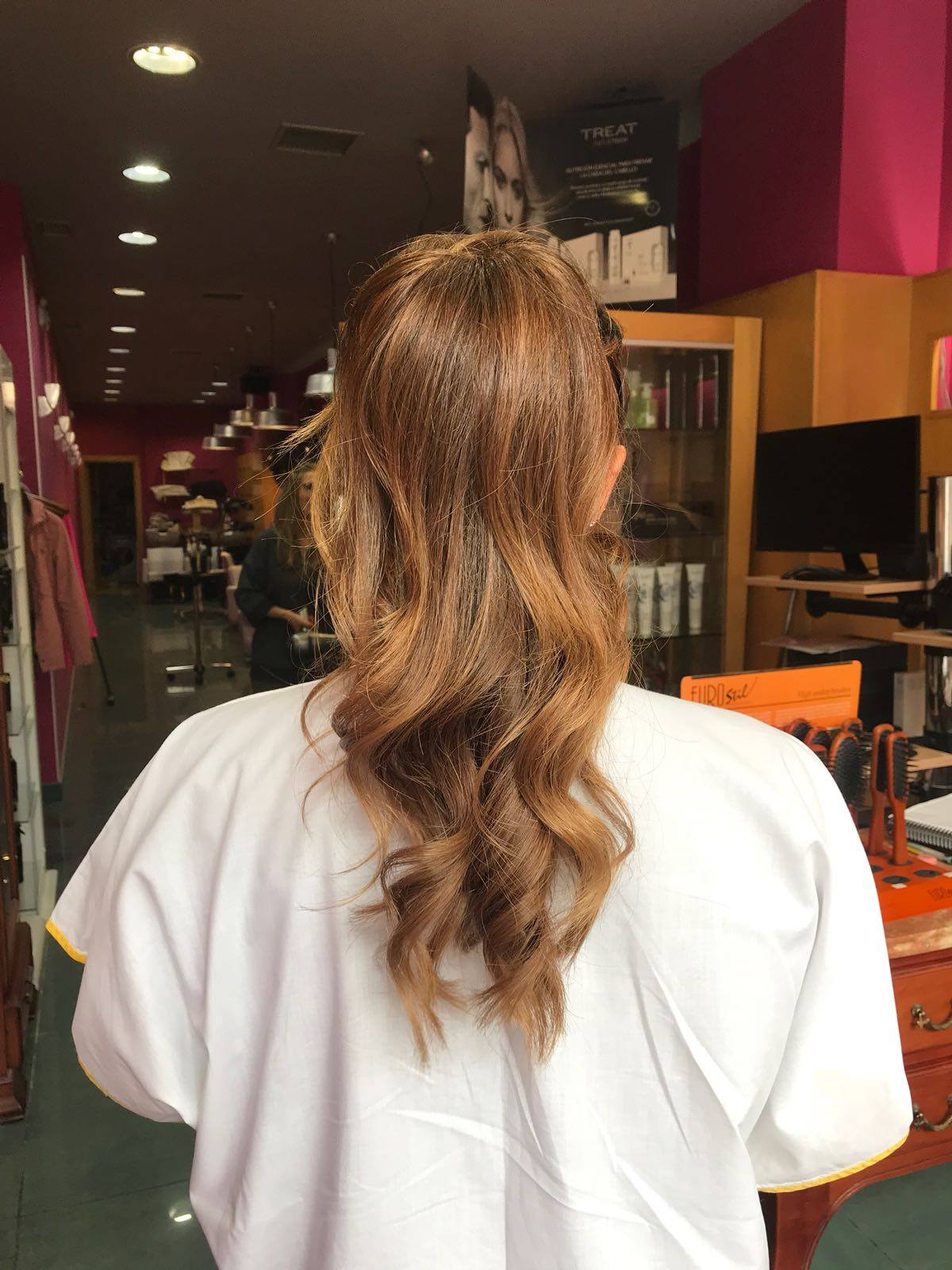 Corte y color en peluquería de Logroño