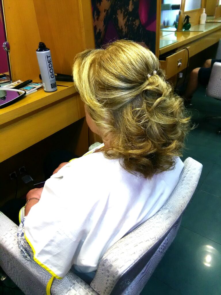 Recogido bajo con volumen para mujer